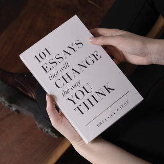 Книга, Брианна Вист «101 Essays That Will Change the Way You Think»